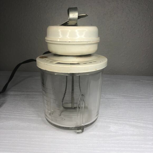 Vintage V.P. Corp Electric Food Mixer - works! - Picture 3 of 12